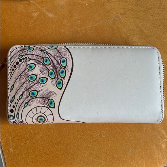 Hingham Women's Peacock Design Wallet - Cream and Black - Picture 3 of 6